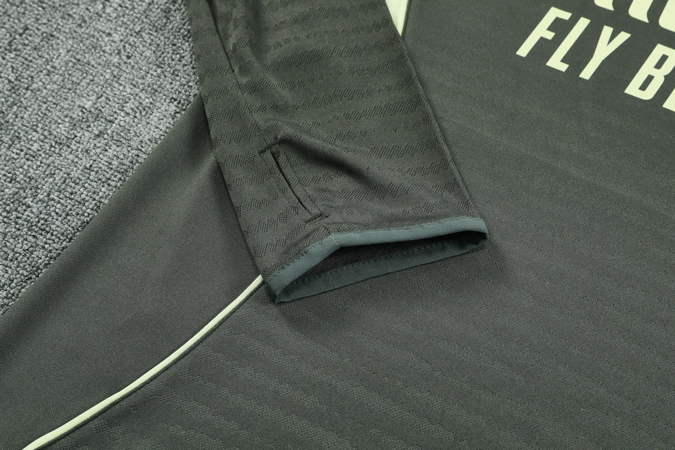 Real Madrid Training Kit (Sweatshirt+Pants) 2025/26 - Player Version - Image 3