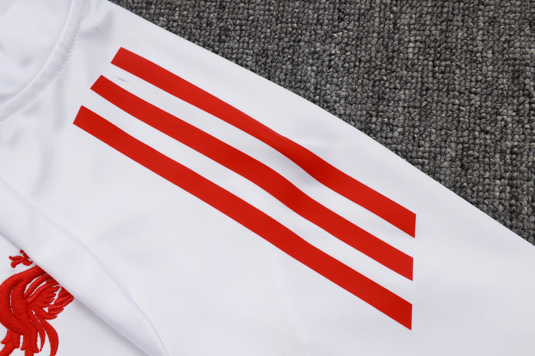 Liverpool Training Kit (Sweatshirt+Pants) White 2025/26 - Image 4