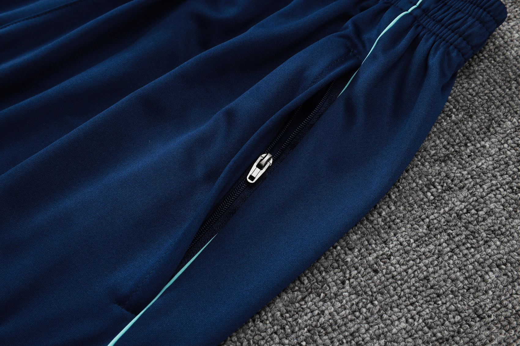 Arsenal Training Kit (Polo+Pants) Green 2025/26 - Image 4