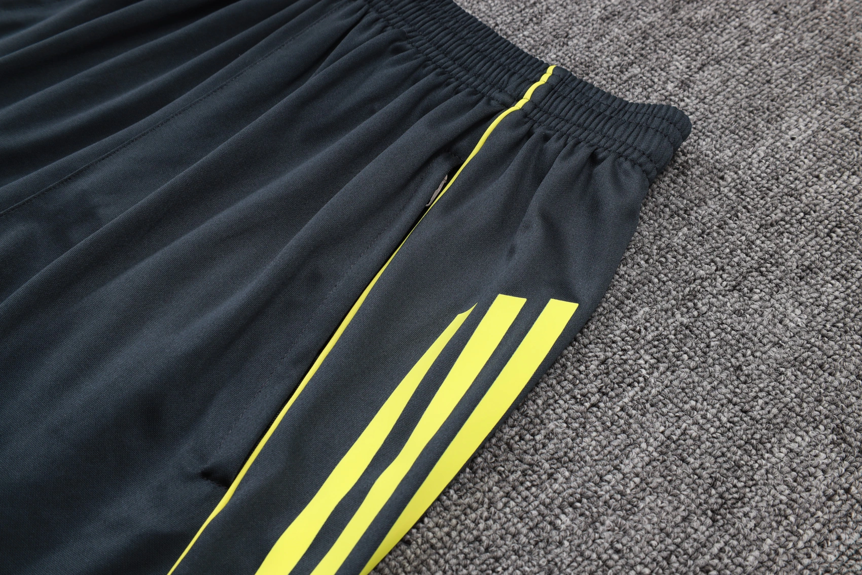 Real Madrid Sleeveless Training Kit Gray 2025/26 - Image 3