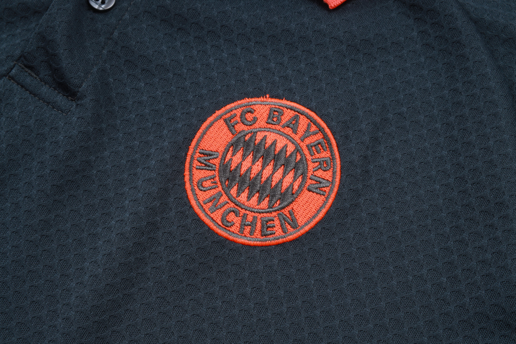 Bayern Munich Training Kit (Polo+Pants) Dark Grey 2025/26 - Image 5