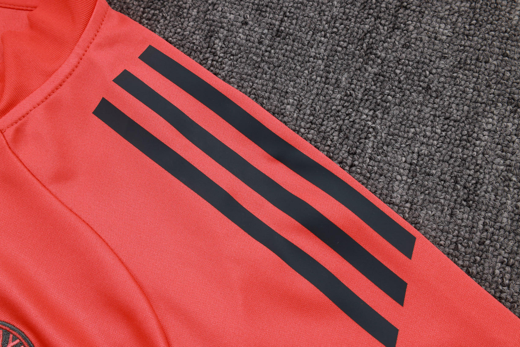 Bayern Munich Training Kit (Sweatshirt+Pants) Orange 2025/26 - Image 3