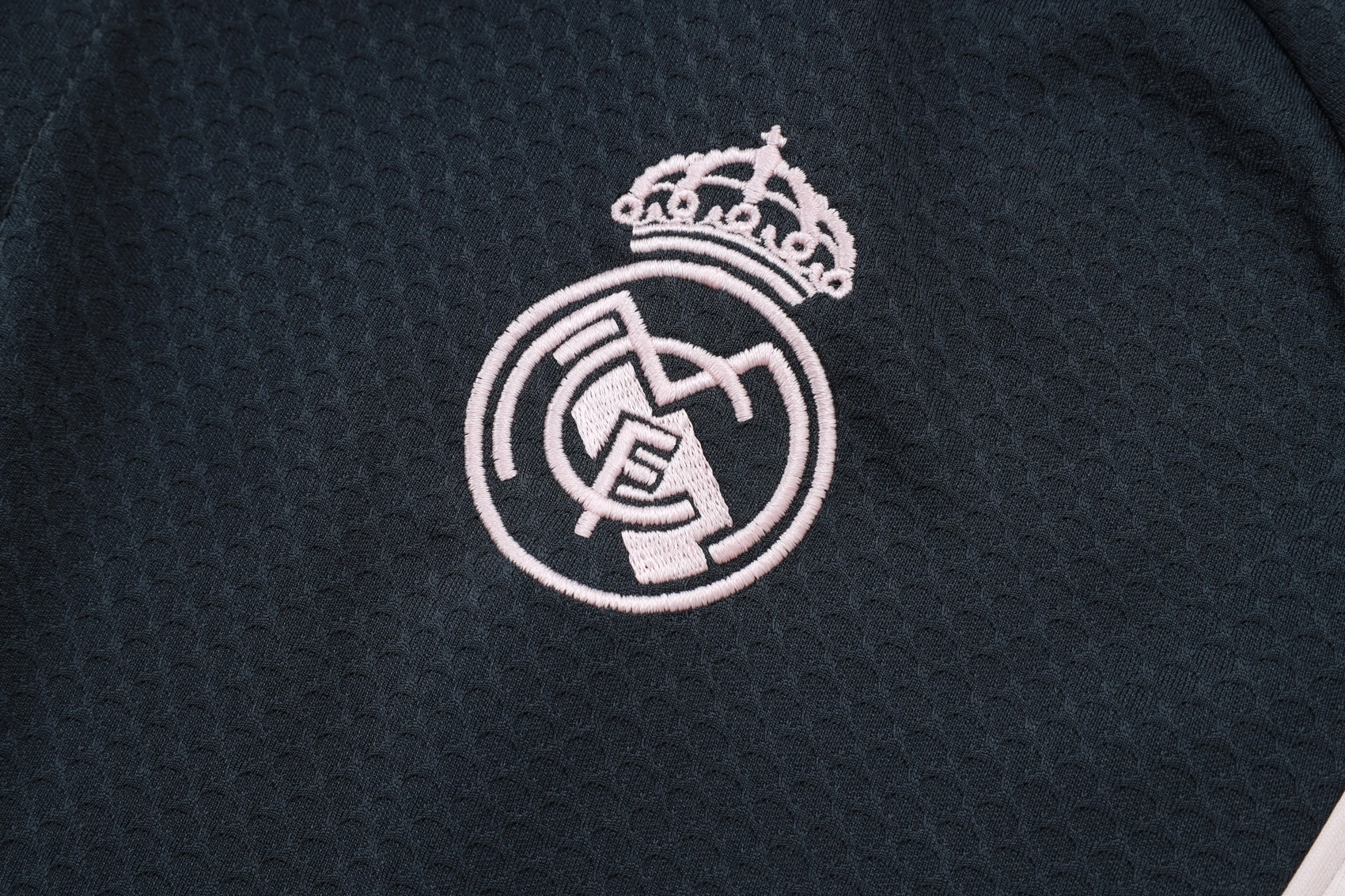 Real Madrid Training Kit (Polo+Pants) Gray 2025/26 - Image 6