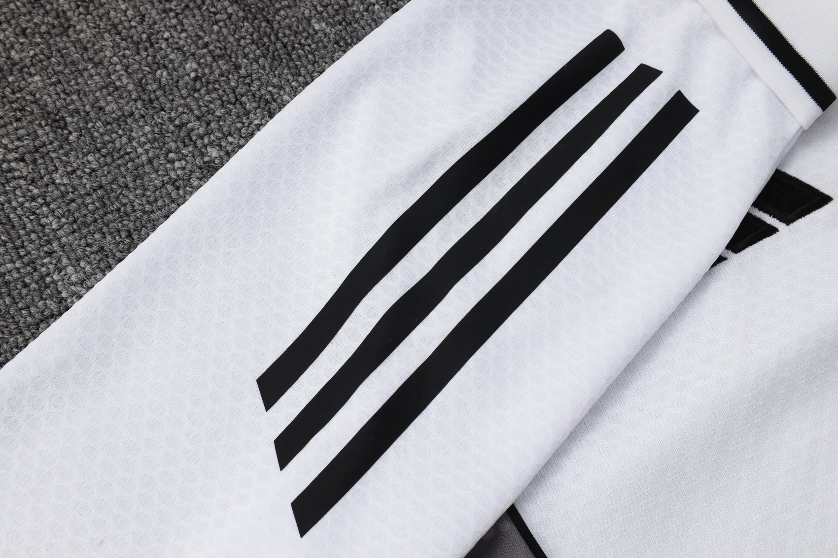 Real Madrid Training Kit (Polo+Pants) White 2025/26 - Image 6