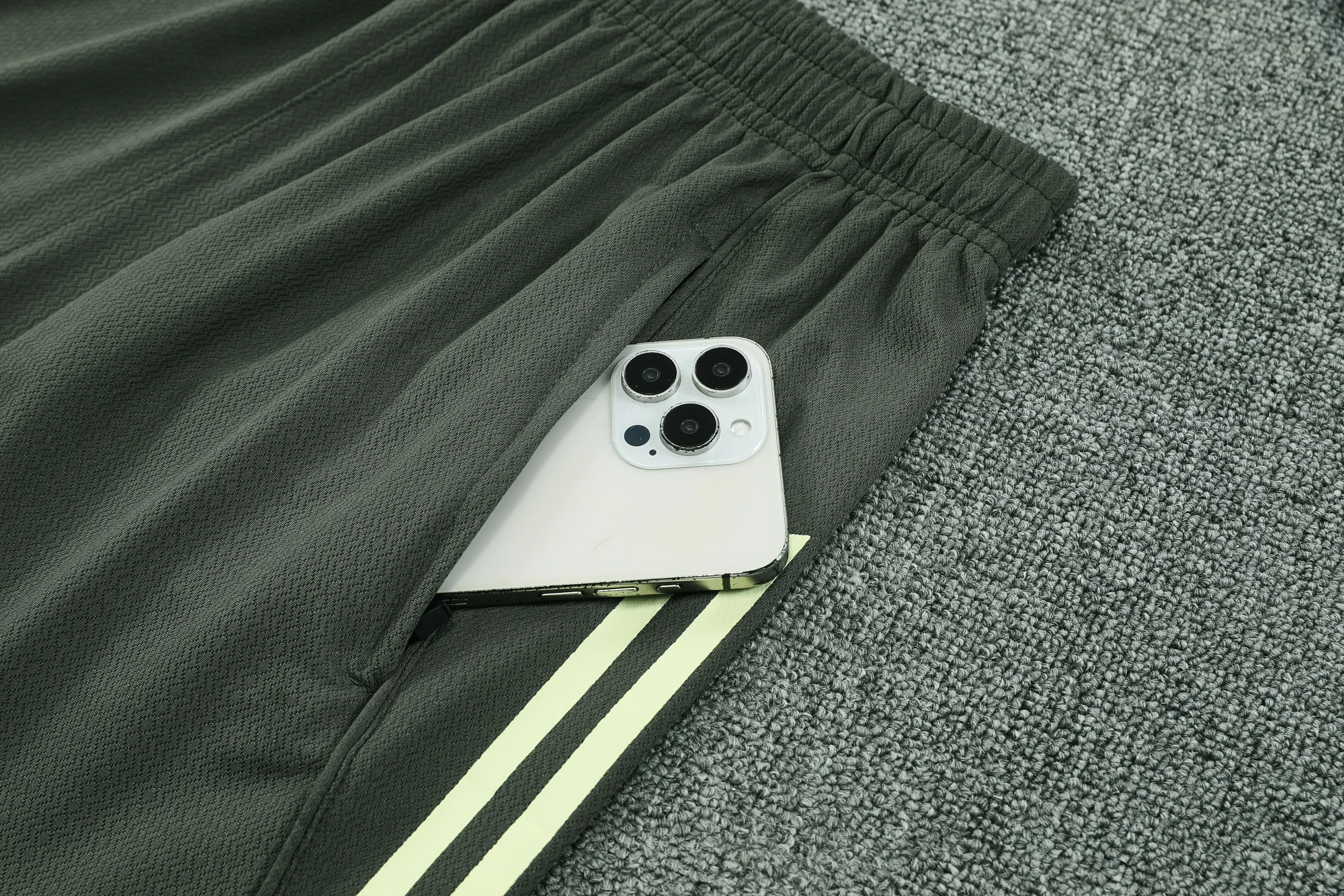 Real Madrid Training Jersey Kit Green 2025/26 - Image 4