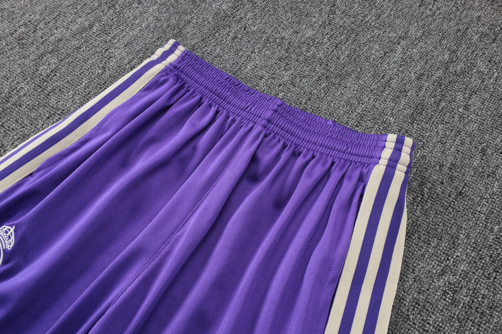 Real Madrid Training Kit (Polo+Pants) Apricot 2025/26 - Image 5