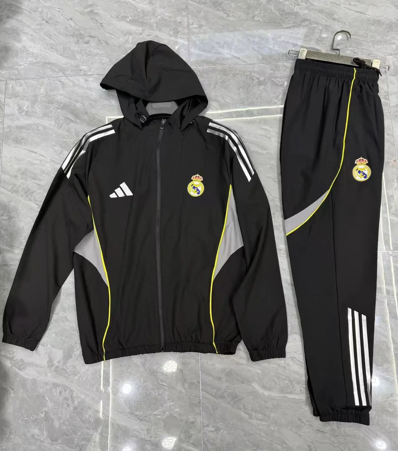 Real Madrid Windbreaker (Top+Pants) 2025/26