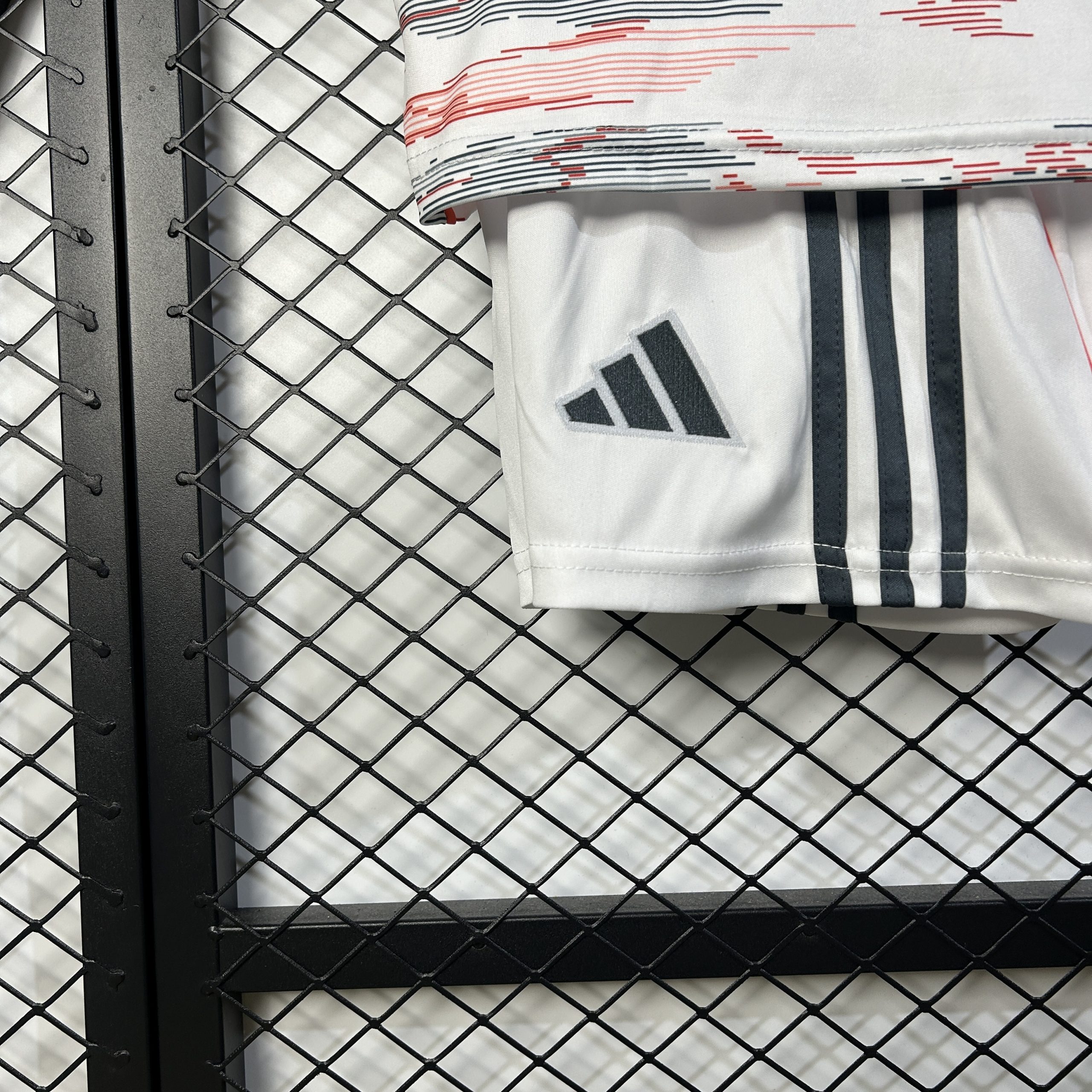 Bayern Munich Away Kids Kit Jerseys+Shorts 2025/26 - Image 4