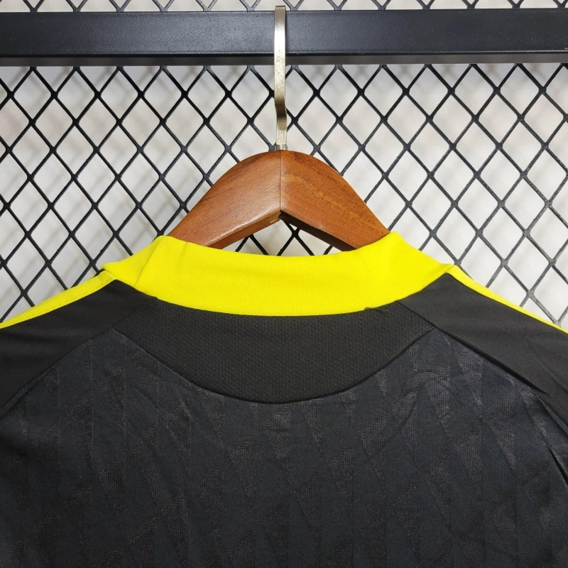 Liverpool Retro Football Jersey Away Custom Shirt 2010/11 - Image 4