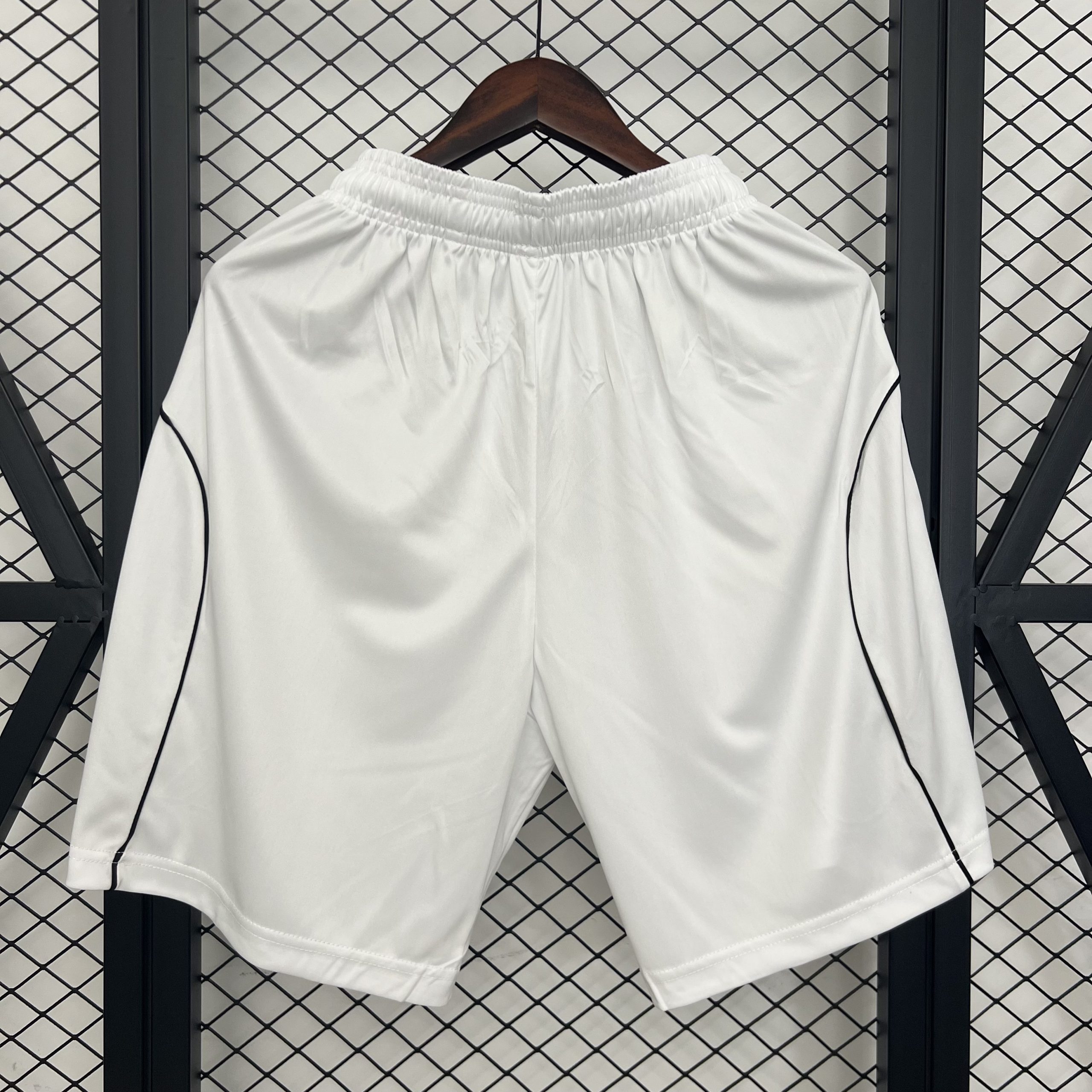 Manchester United Home Football Jersey Shorts 2025/26 - Image 2