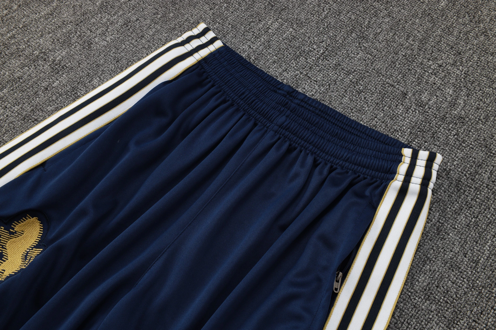 Juventus Training Kit (Sweatshirt+Pants) Cyan 2025/26 - Image 2