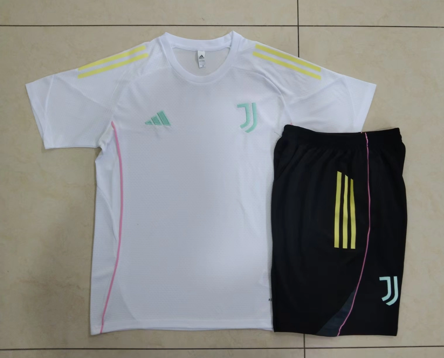 Juventus Training Jersey Kit White 2025/26