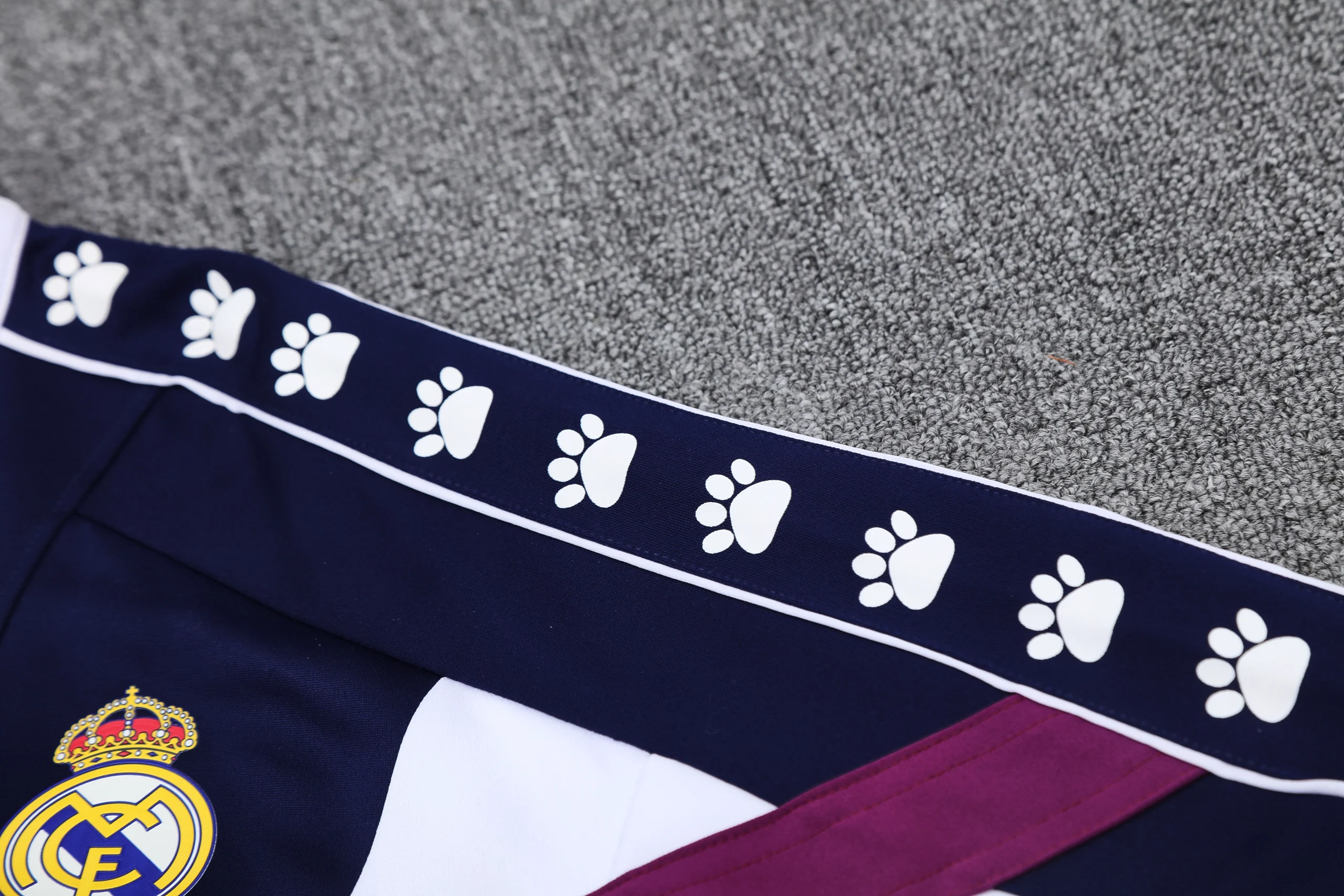 Real Madrid Retro Training Kit (Jacket+Pants) 2025/26 - Image 4