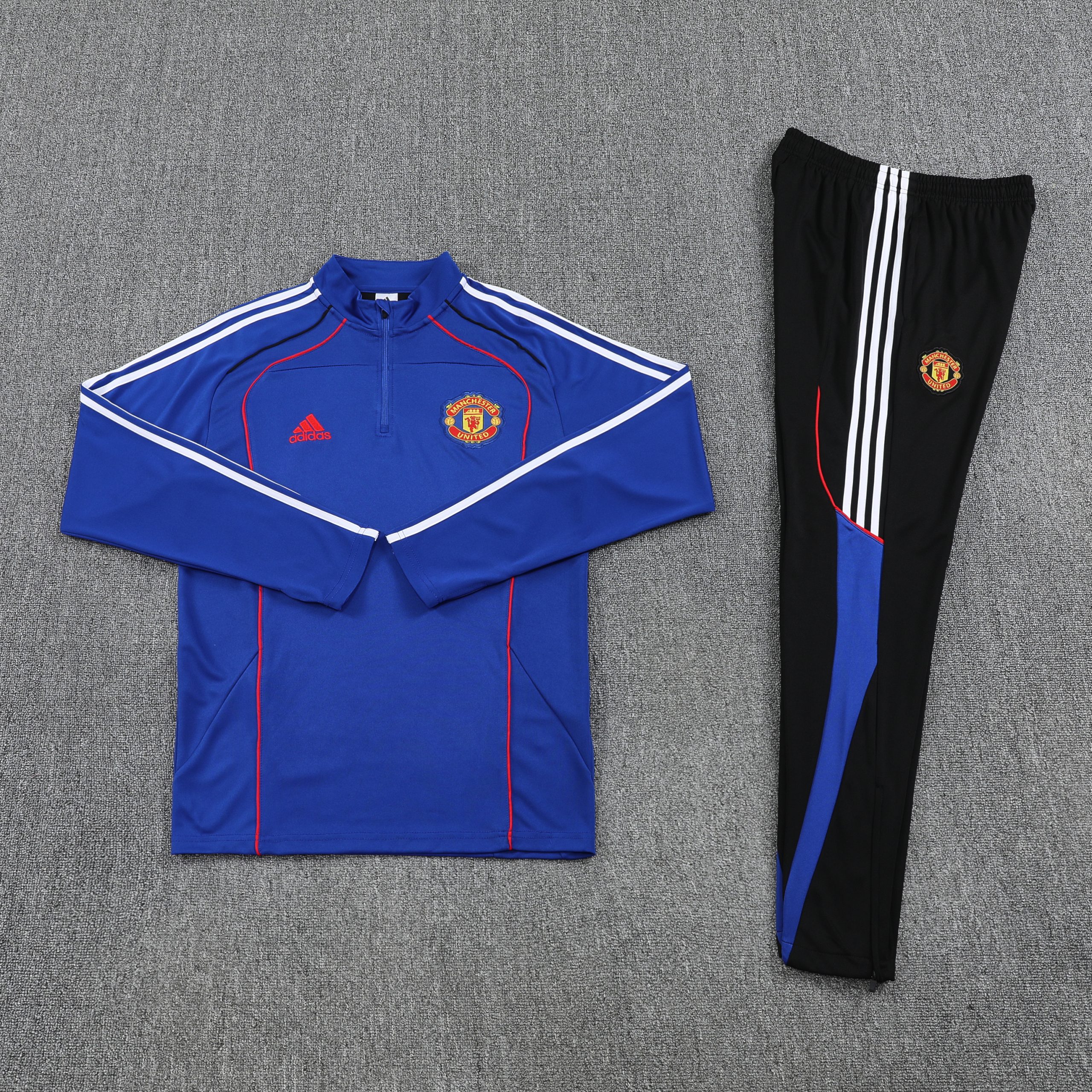 Manchester United Training Kit (Sweatshirt+Pants) Blue 2025/26 - Player Version - Image 3