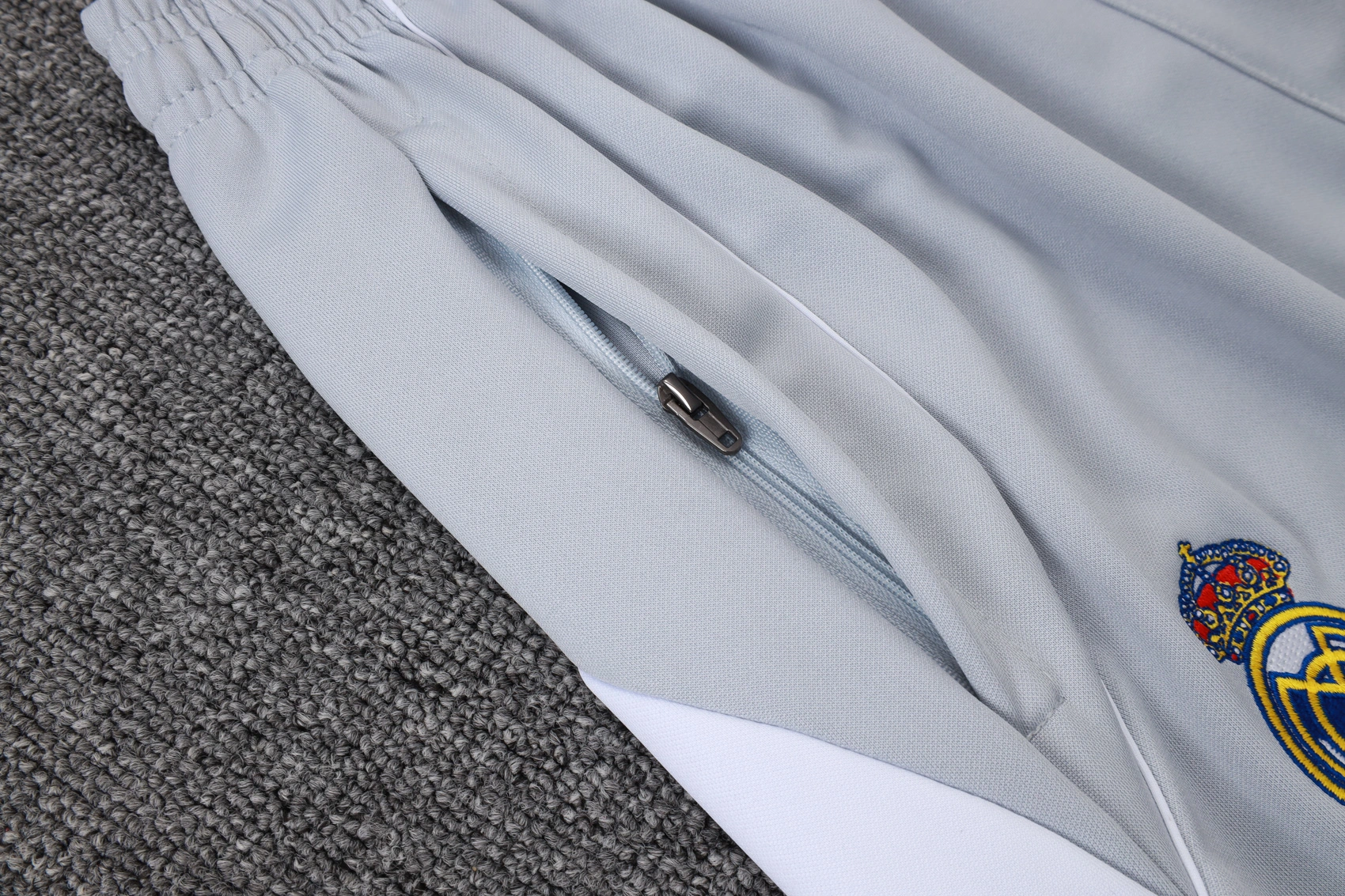 Real Madrid Training Kit (Jacket+Pants) White&Grey 2025/26 - Image 4