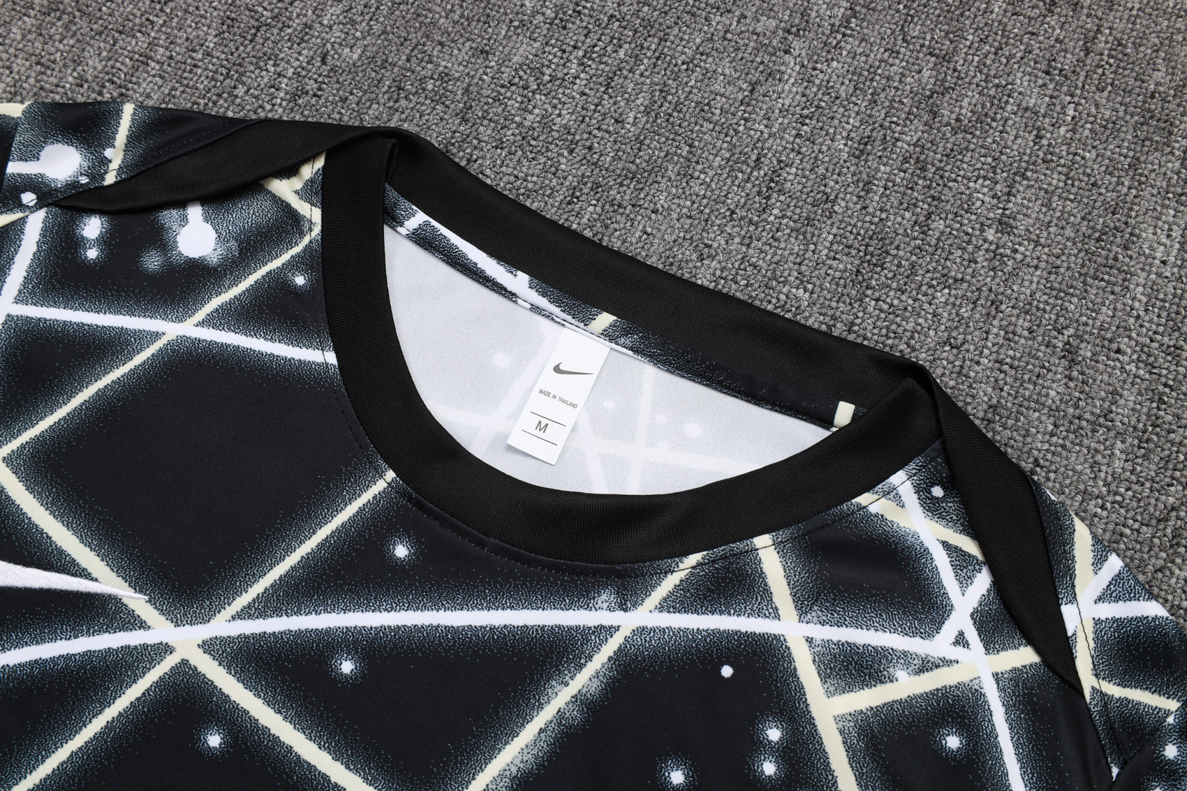 Chelsea Training Jersey Kit Black 2025/26 - Image 4