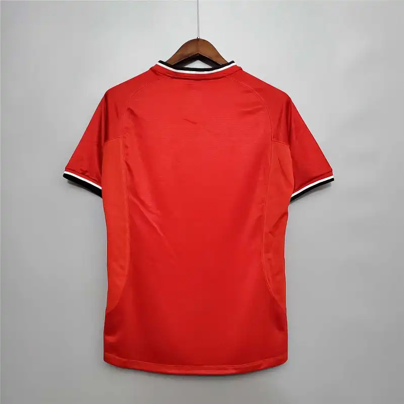 Manchester United Retro Home Football Jersey Shirt 2000/02 - Image 2