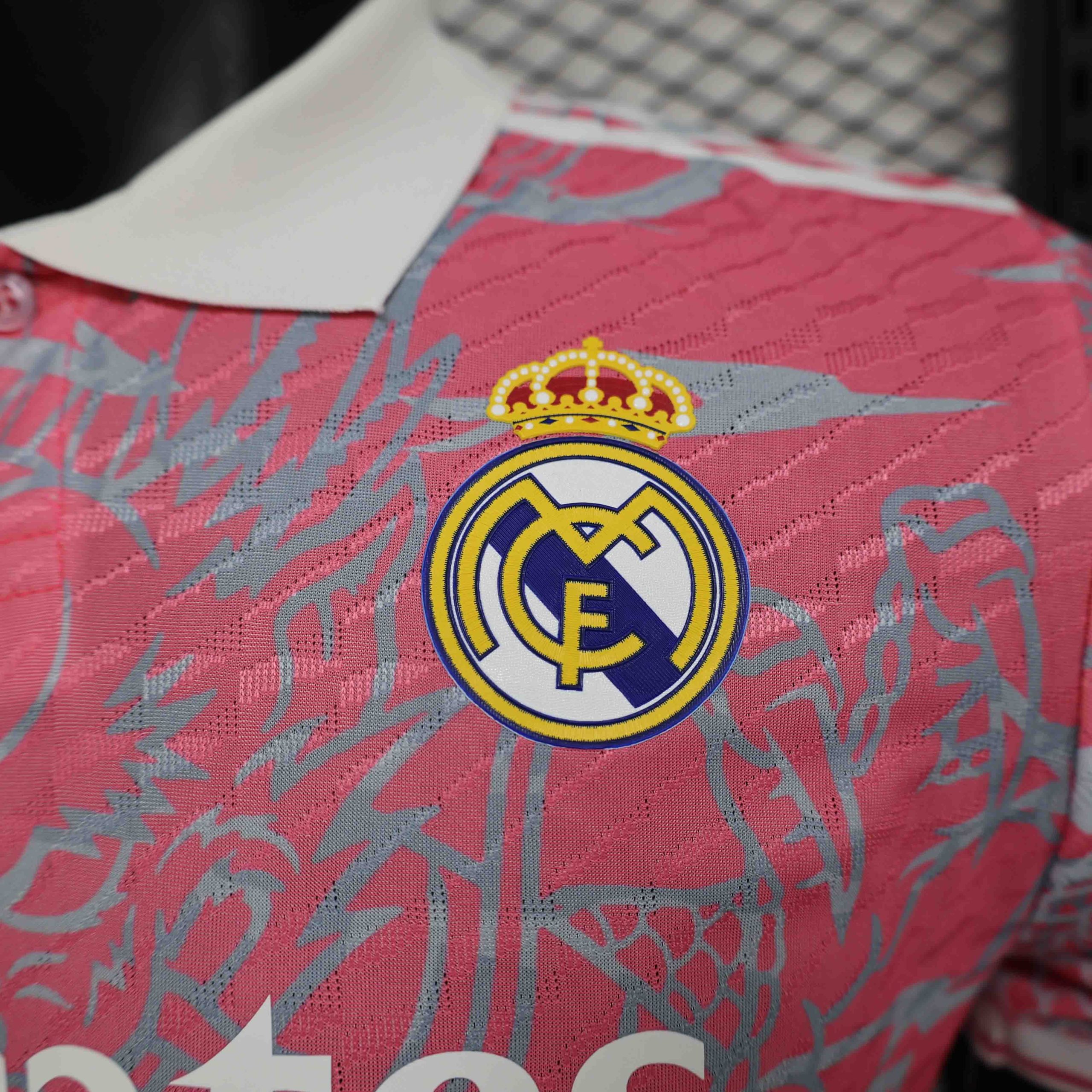 Real Madrid Soccer Jersey Dragon Pink Special Edition Shirt 2024/25 - Image 4