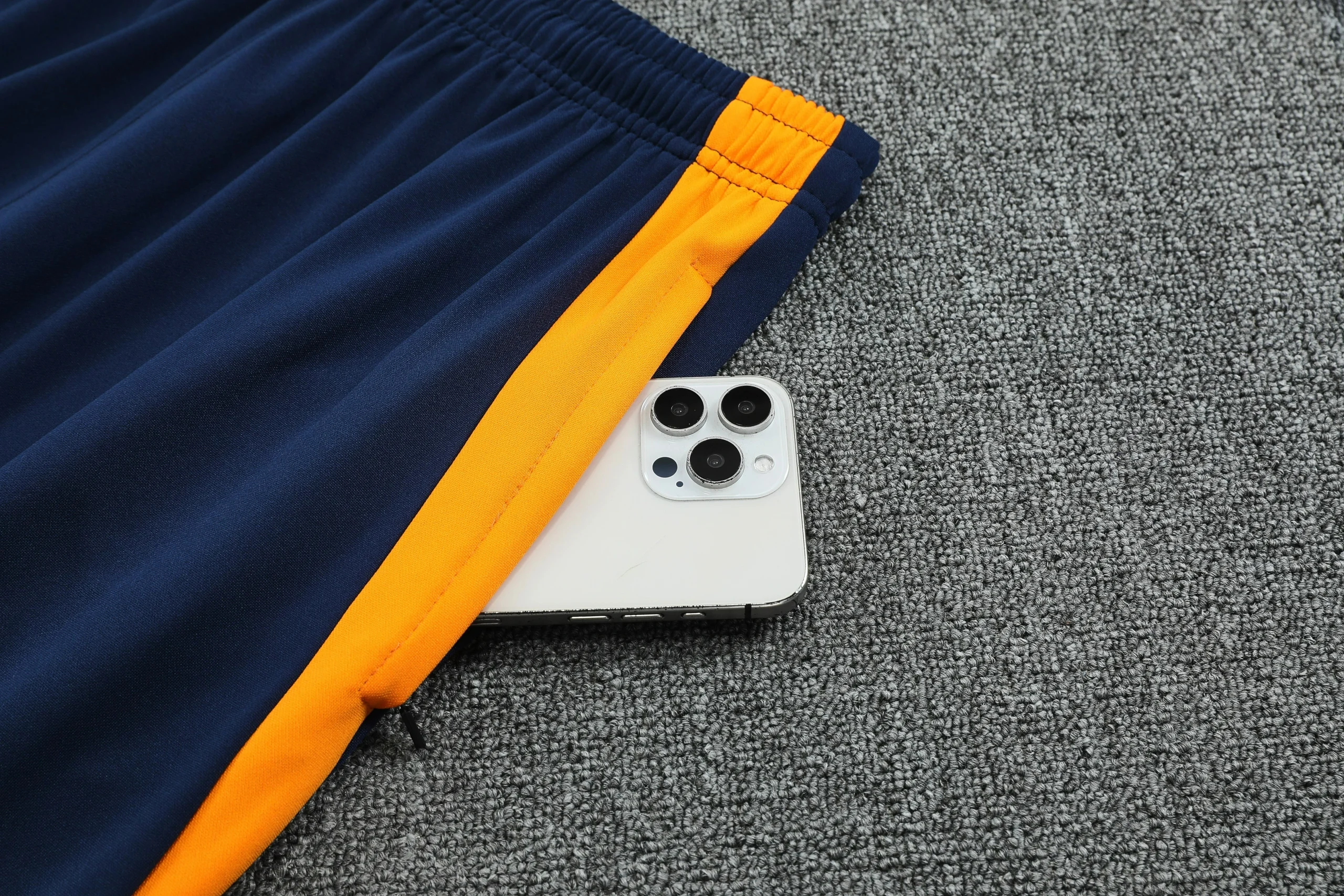 Real Madrid Training Kit (Polo+Pants) 2025/26 - Image 4