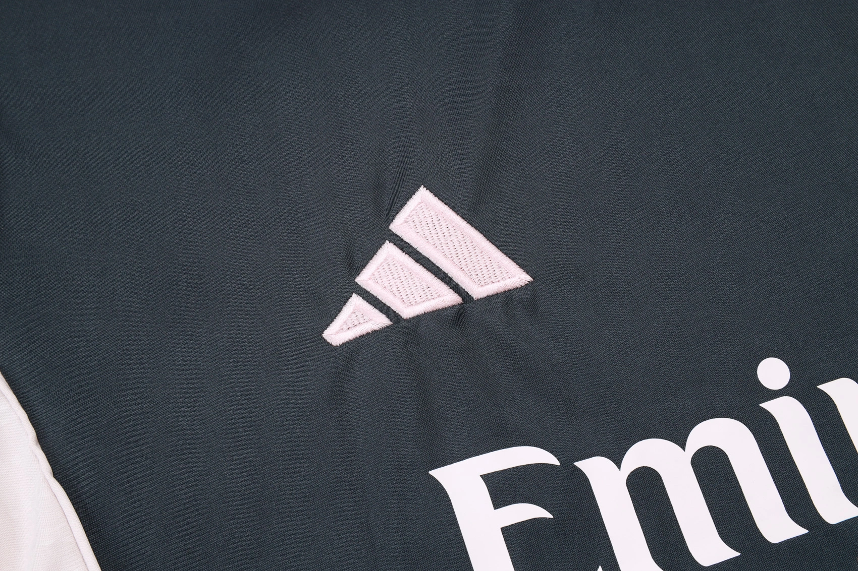 Real Madrid Sleeveless Training Kit Gray 2025/26 - Image 4