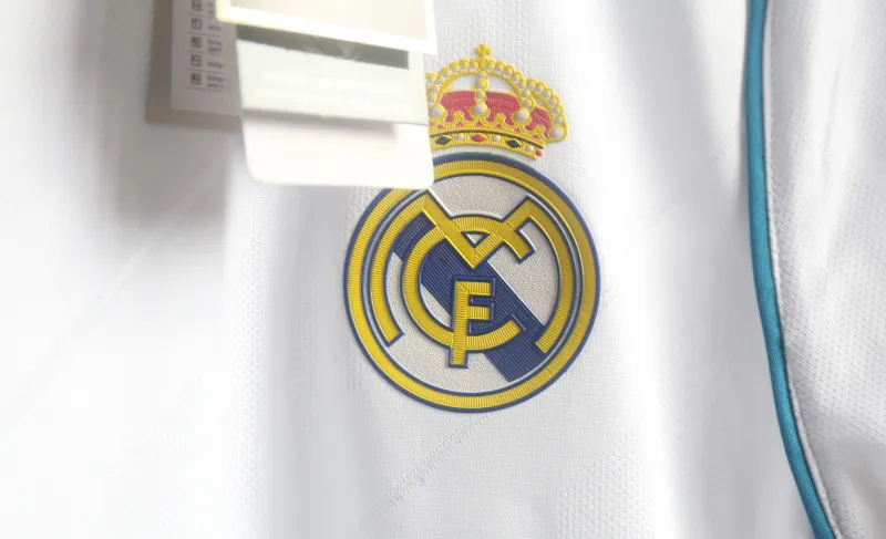 Real Madrid Retro Jersey Home Long Sleeve Soccer Shirt 2017/18 - Image 4