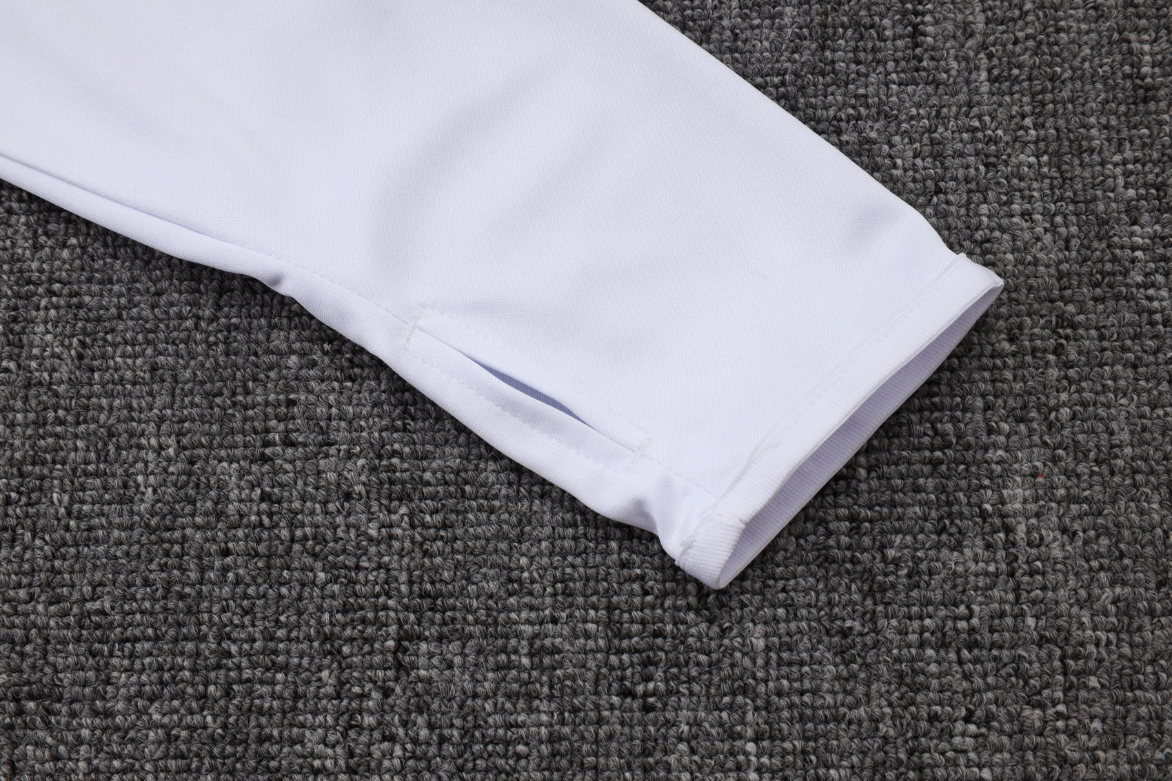 Juventus Training Kit (Sweatshirt+Pants) White 2025/26 - Image 2