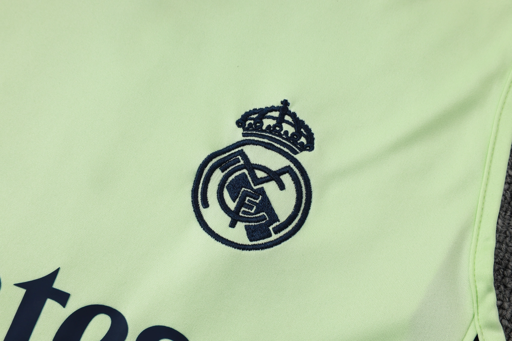Real Madrid Sleeveless Training Kit Green 2025/26 - Image 5