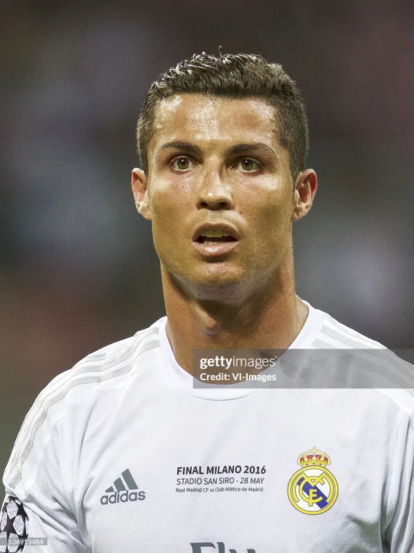 Real Madrid Retro Jersey Home Soccer Shirt 2015/16 - Image 3