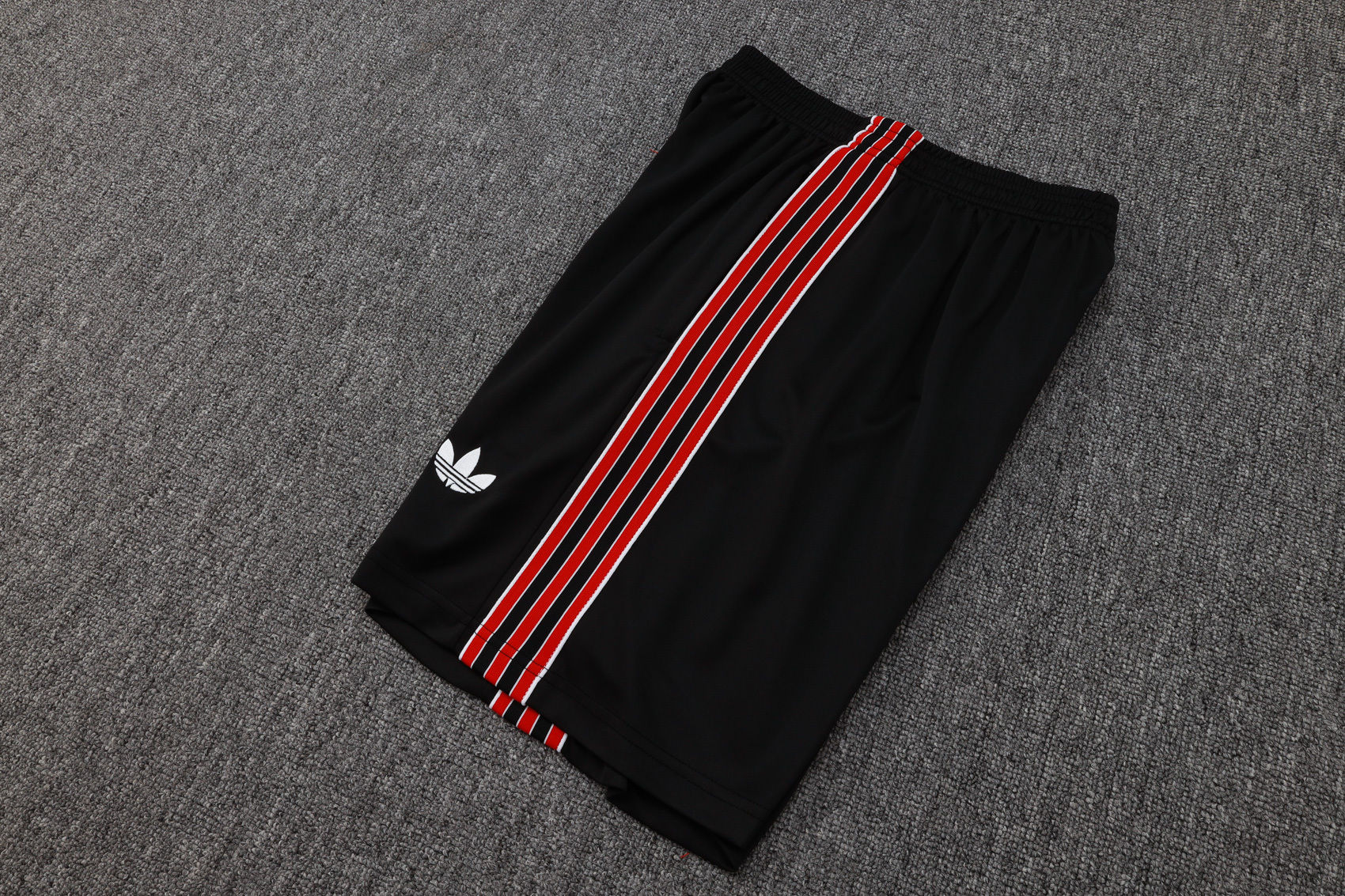 Liverpool Sleeveless Training Kit Red 2025/26 - Image 5