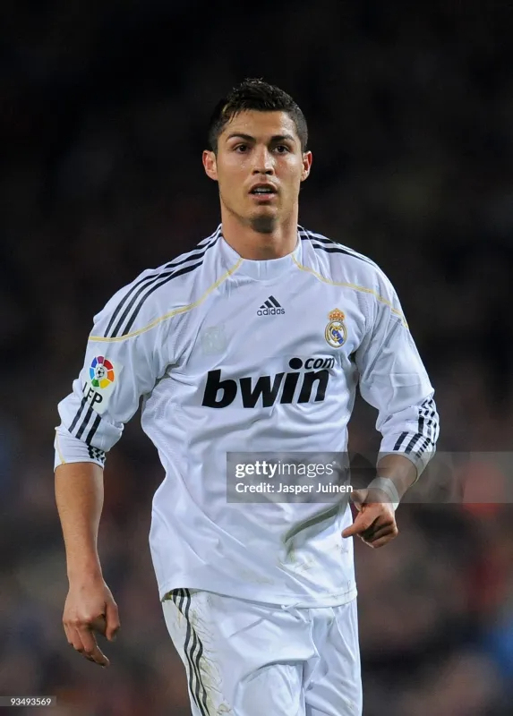 Real Madrid Retro Jersey Home Long Sleeve Soccer Shirt 2009/10 - Image 5