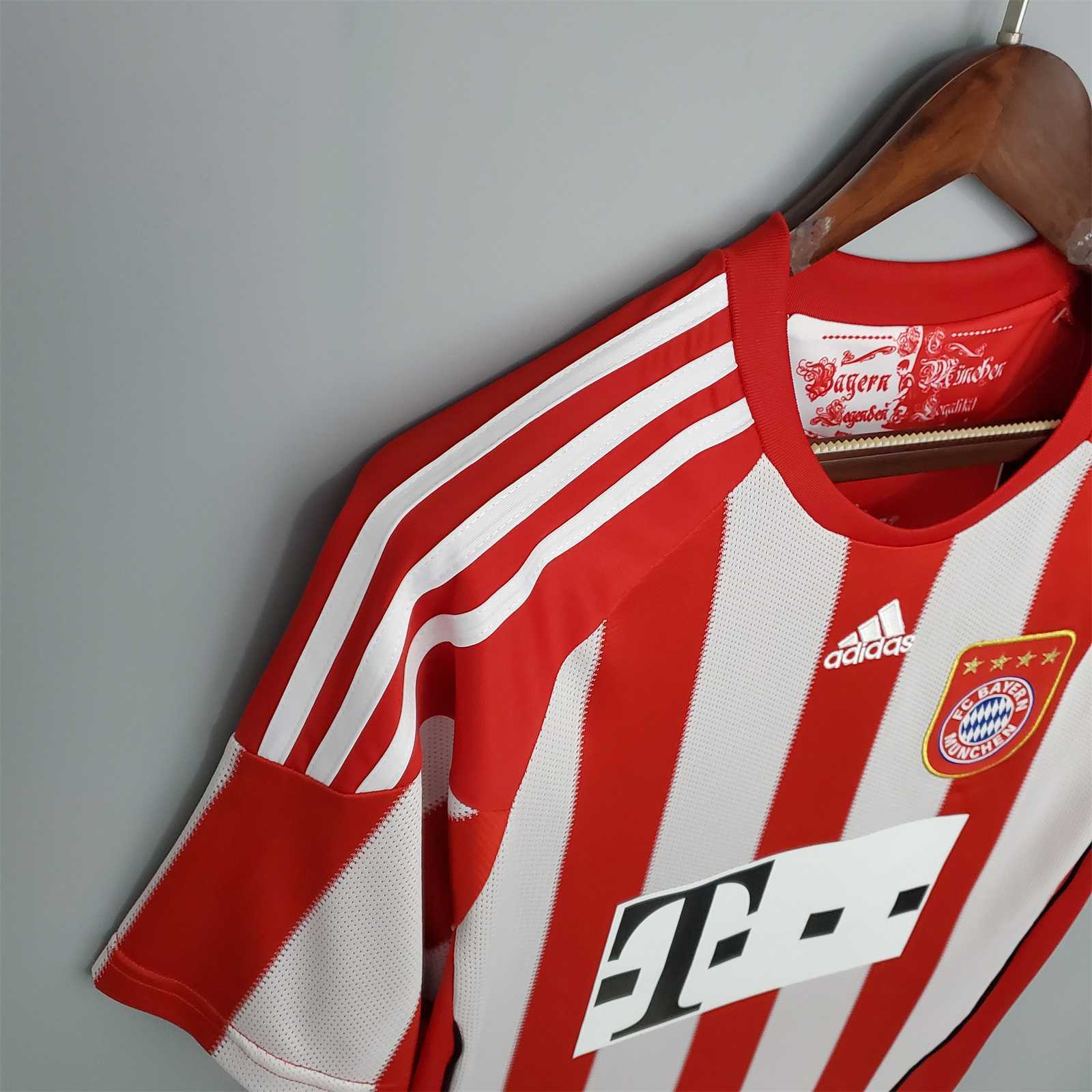 Bayern Munich Retro Jersey Home Soccer Shirt 2010-2011 - Image 3