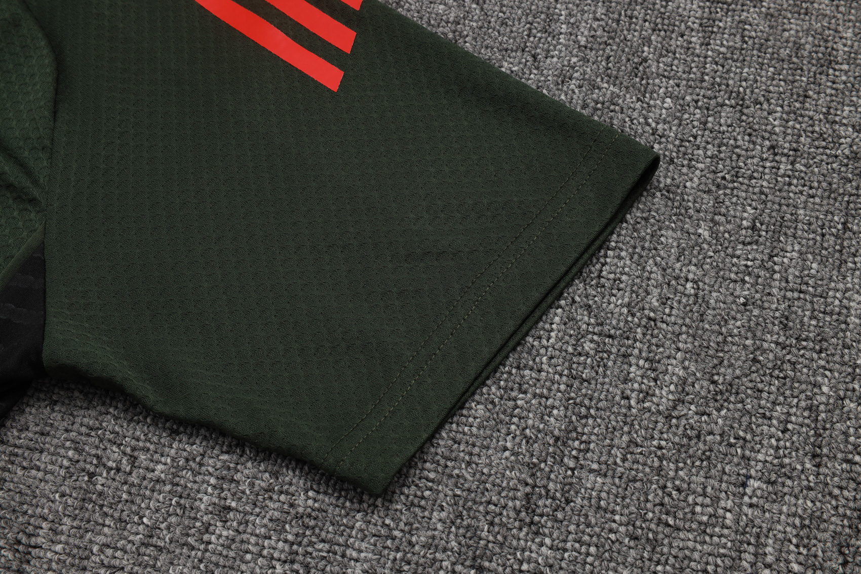 Bayern Munich Training Kit (Polo+Pants) Deep Green 2025/26 - Image 2