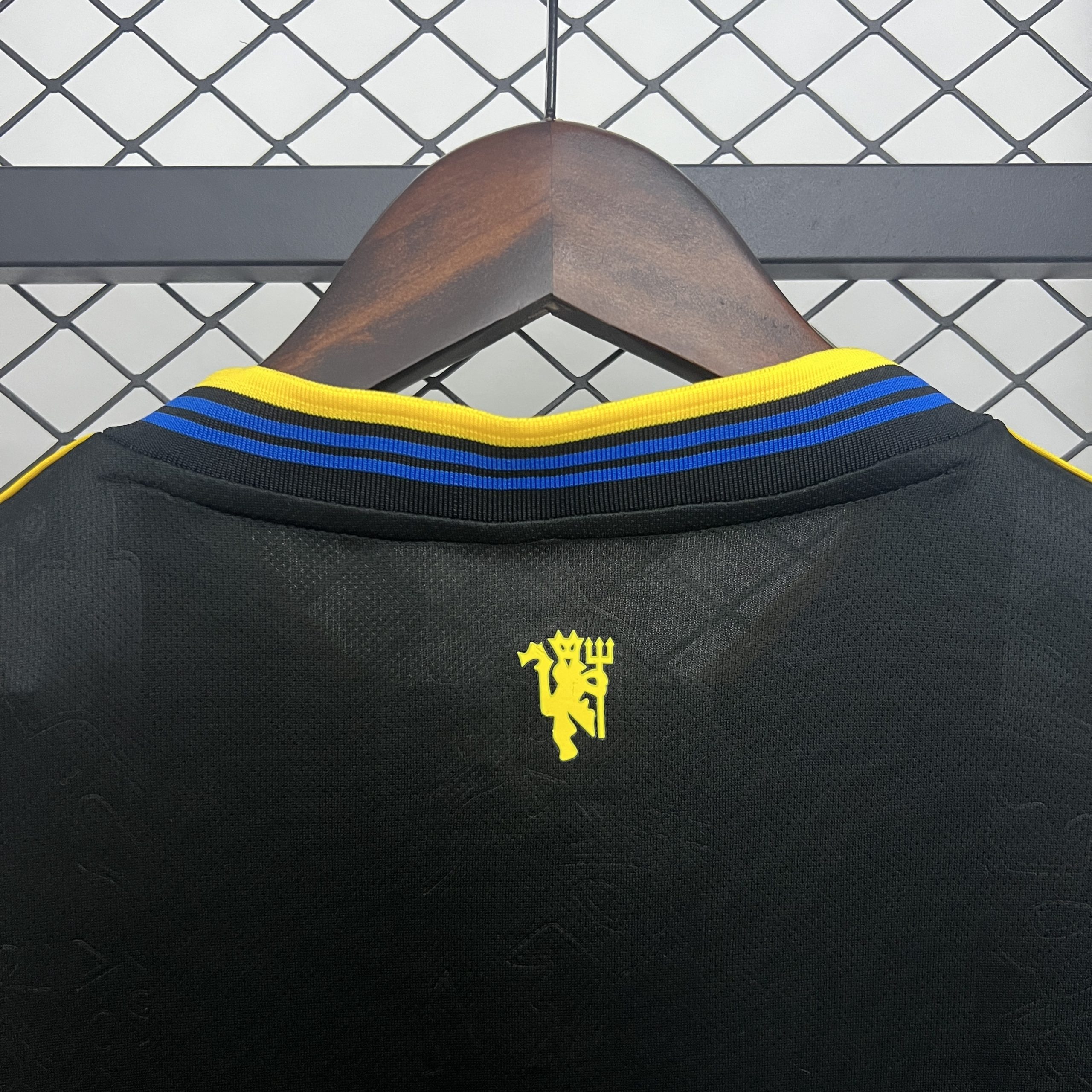 Manchester United Third Away Football Jersey Shirt 2025/26 - Image 6