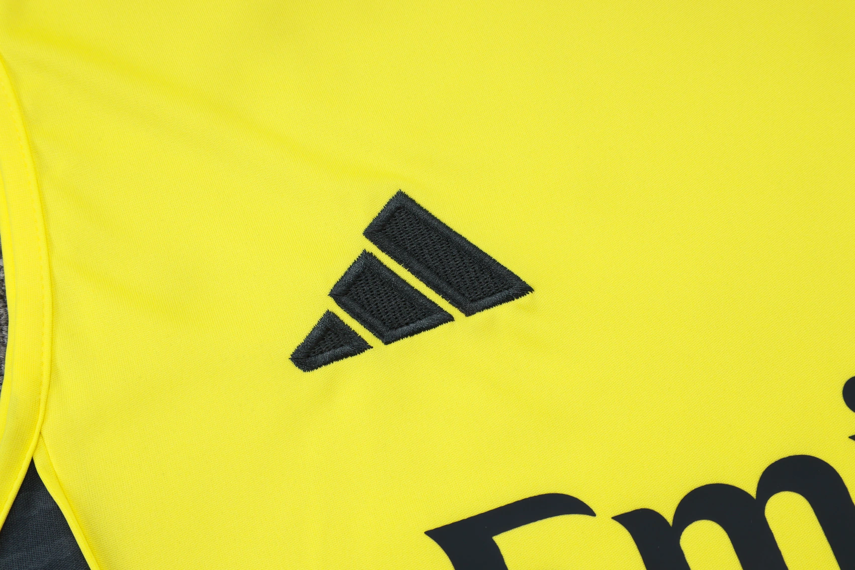 Real Madrid Sleeveless Training Kit Yellow 2025/26 - Image 4