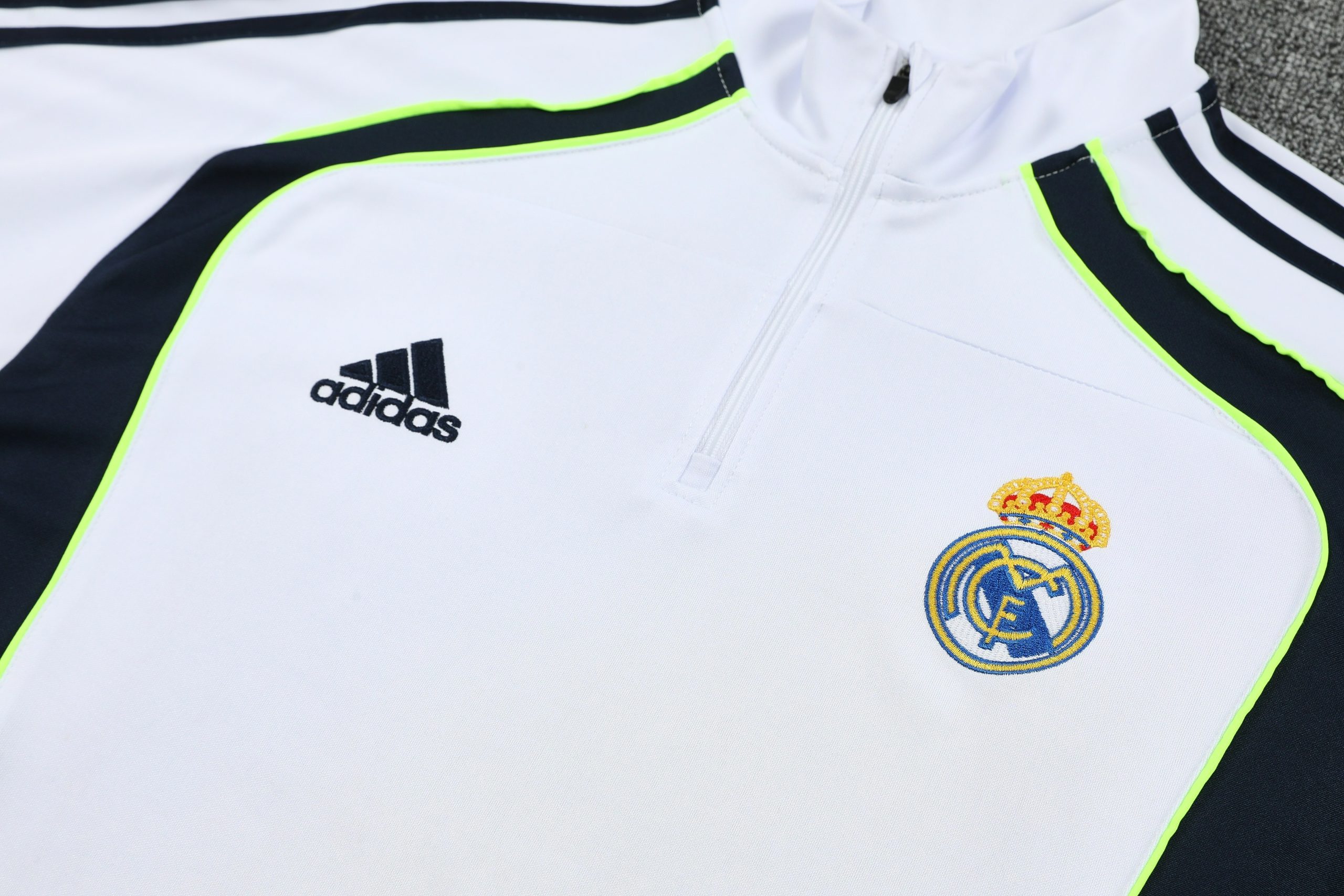 Real Madrid Training Kit (Sweatshirt+Pants) White 2025/26 - Player Version - Image 3