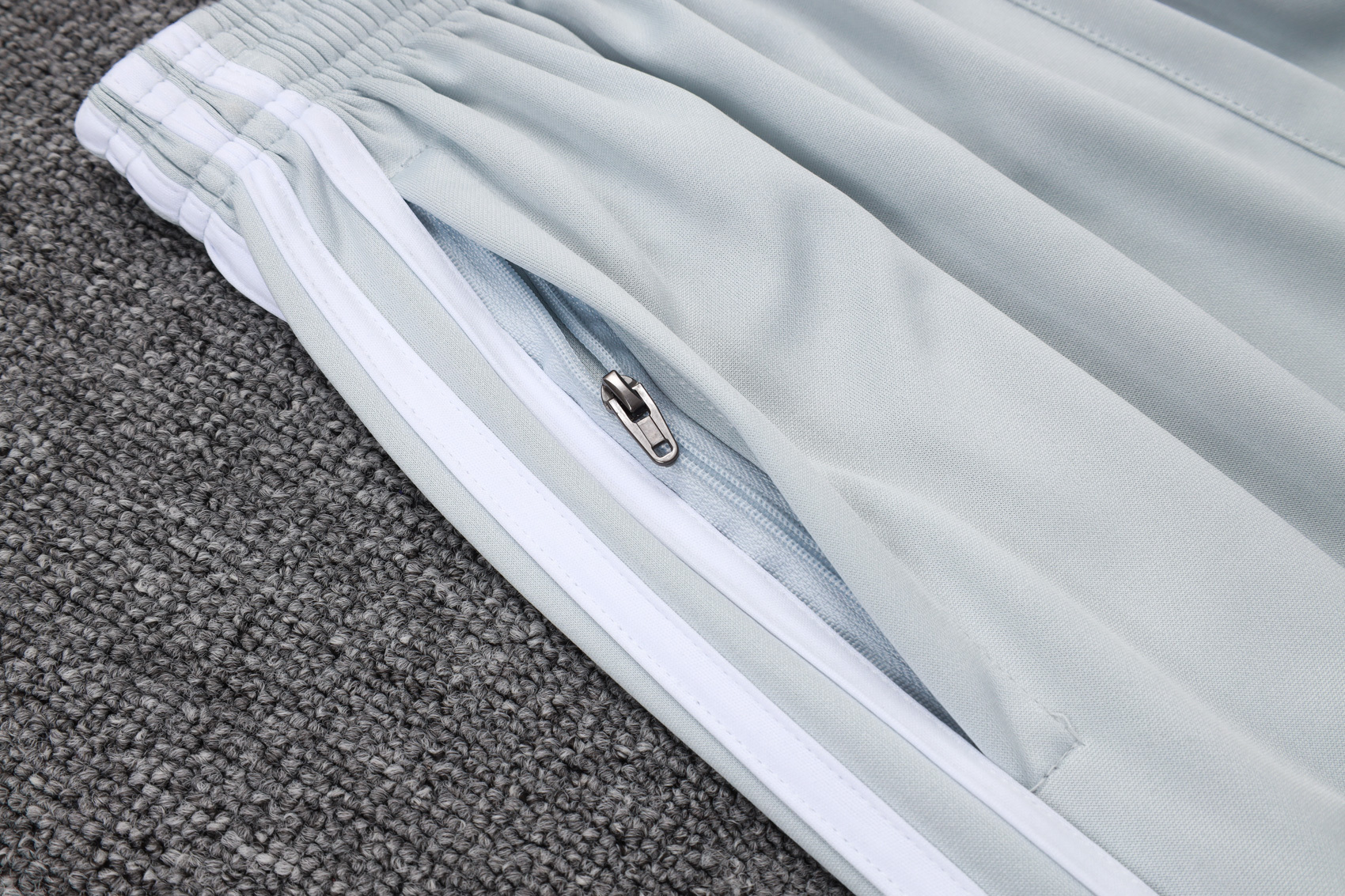 Bayern Munich Training Kit (Sweatshirt+Pants) Light Grey 2025/26 - Image 3