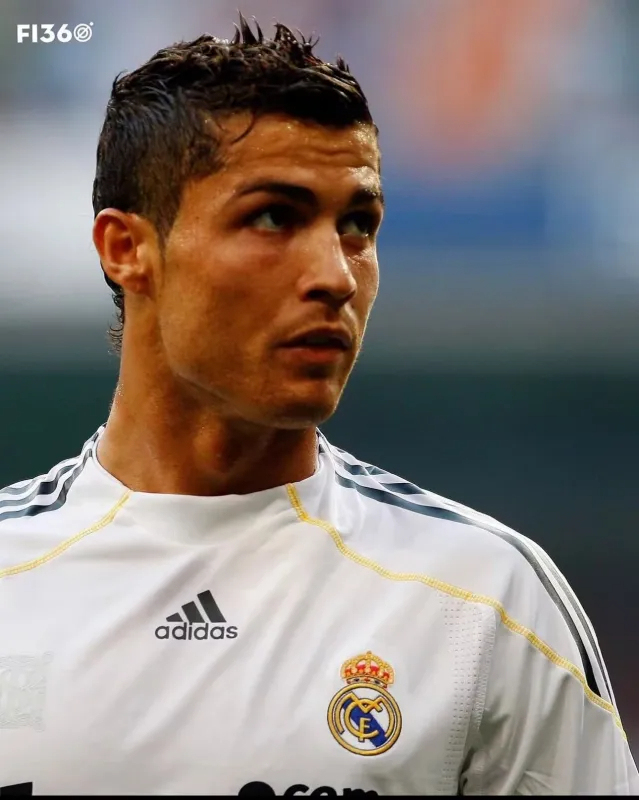 Real Madrid Retro Jersey Home Long Sleeve Soccer Shirt 2009/10 - Image 4