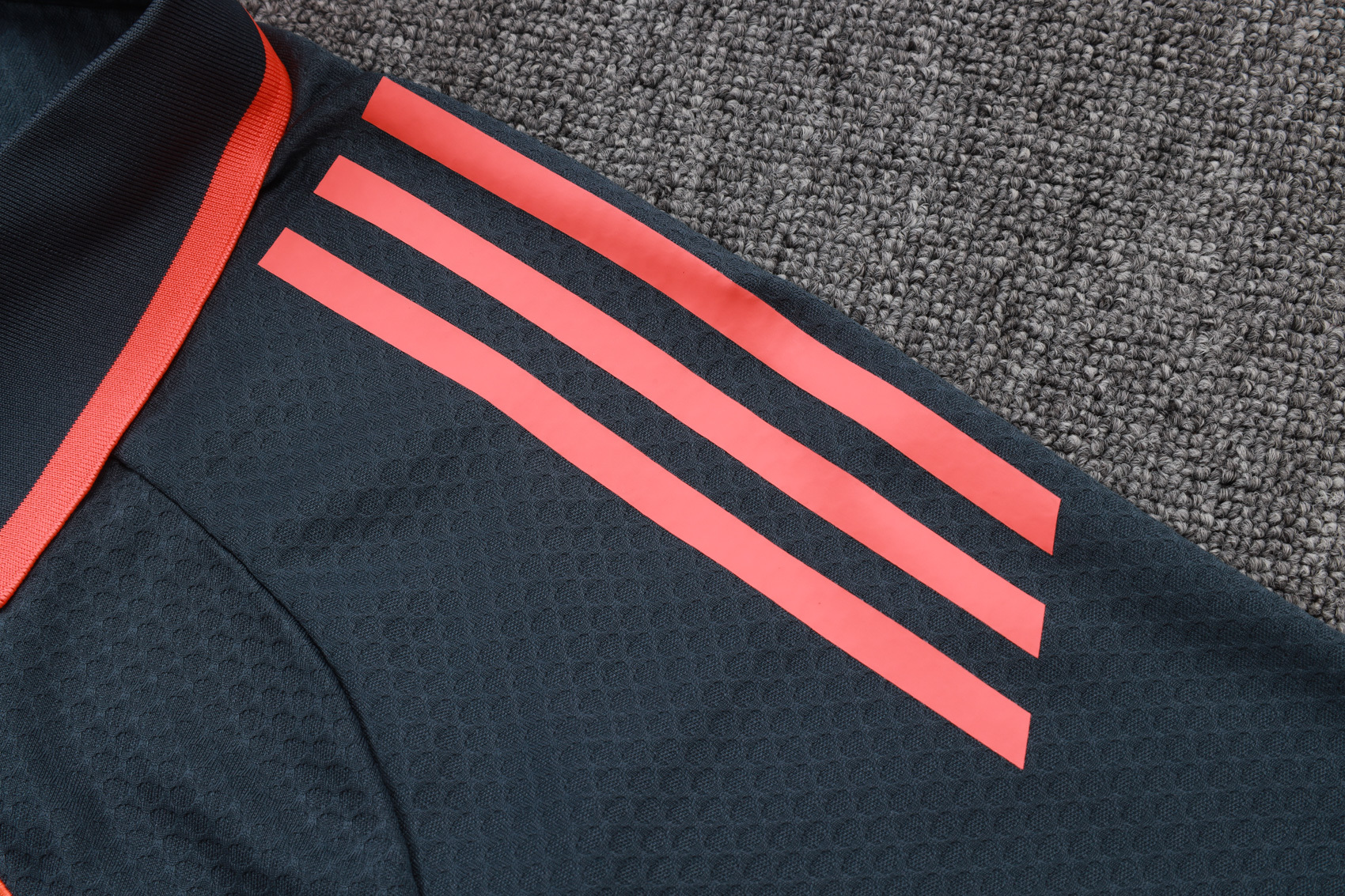 Bayern Munich Training Kit (Polo+Pants) Dark Grey 2025/26 - Image 3