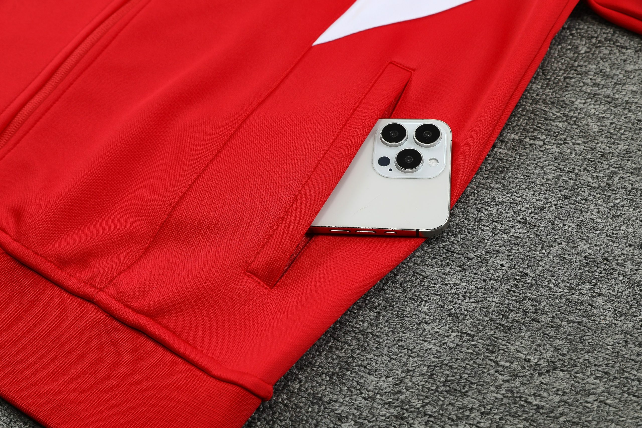 Bayern Munich Training Kit (Jacket+Pants) Red 2025/26 - Image 4