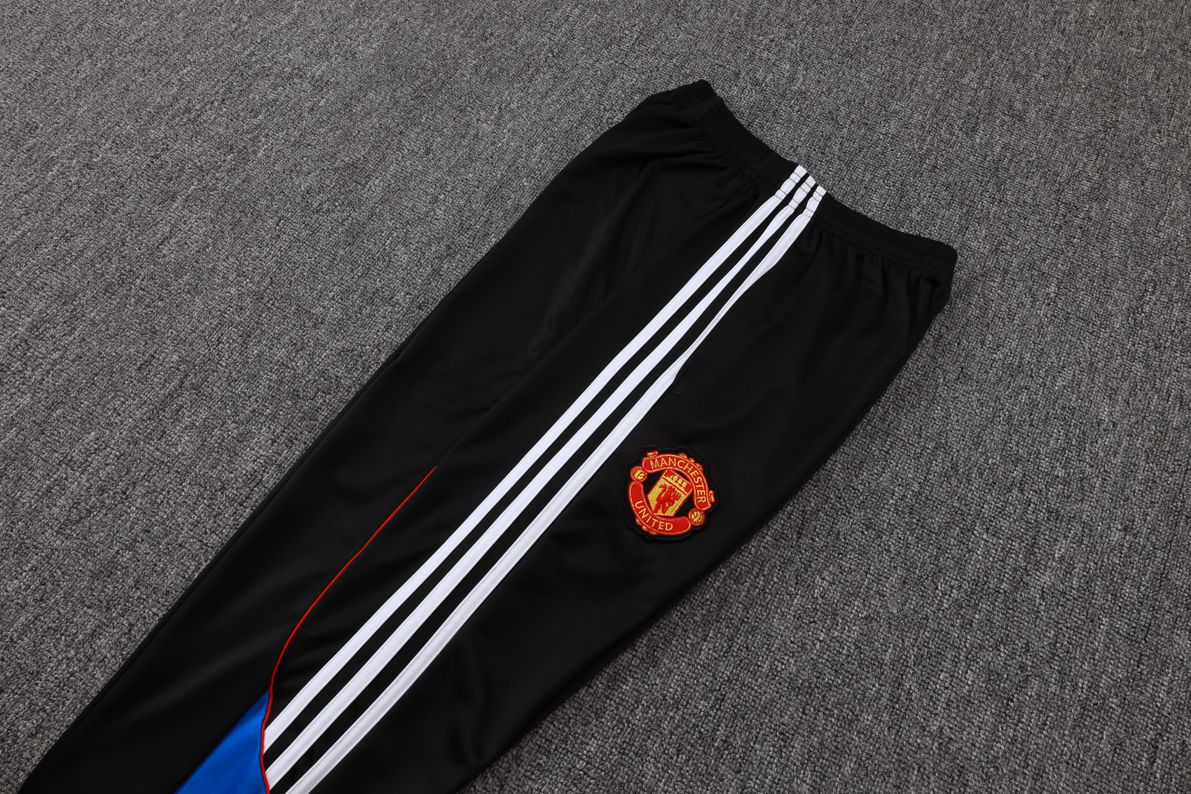 Manchester United Training Kit (Sweatshirt+Pants) Blue 2025/26 - Image 4
