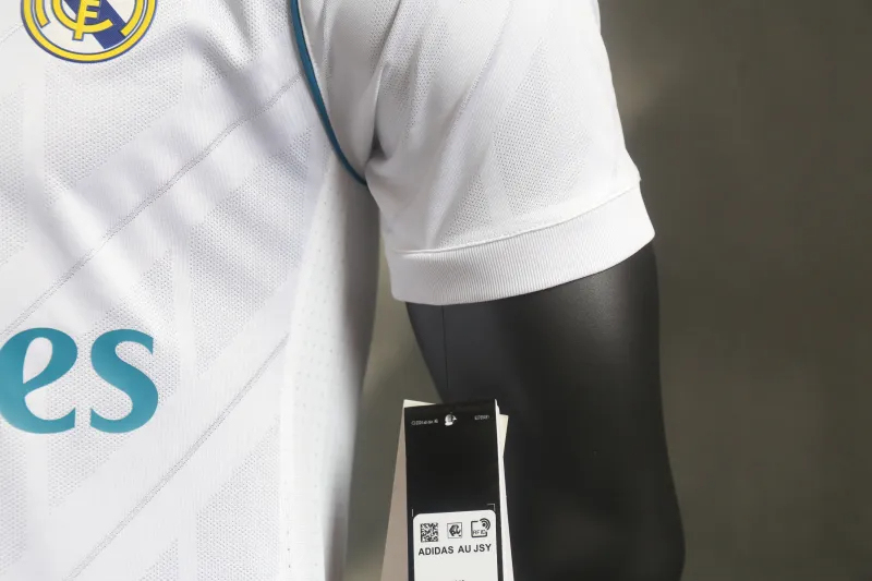 Real Madrid Retro Jersey Home Soccer Shirt 2017/18 - Image 6