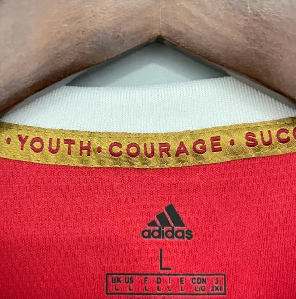 Manchester United Retro Home Football Jersey Shirt 2021/22 - Image 3