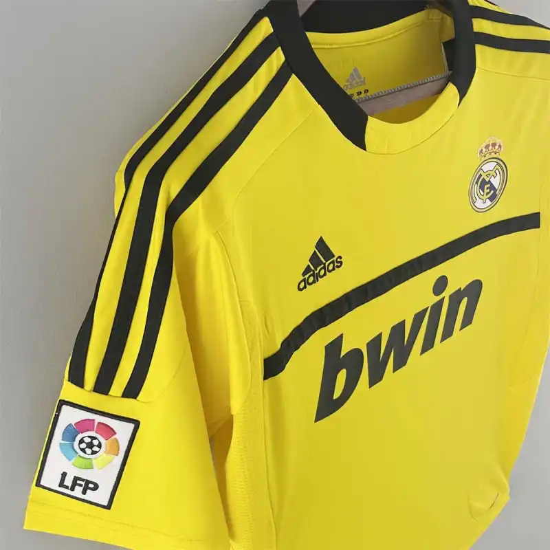 Real Madrid Retro Jersey Away Goalkeeper Yellow Soccer Custom Shirt 2011/12 - Image 4