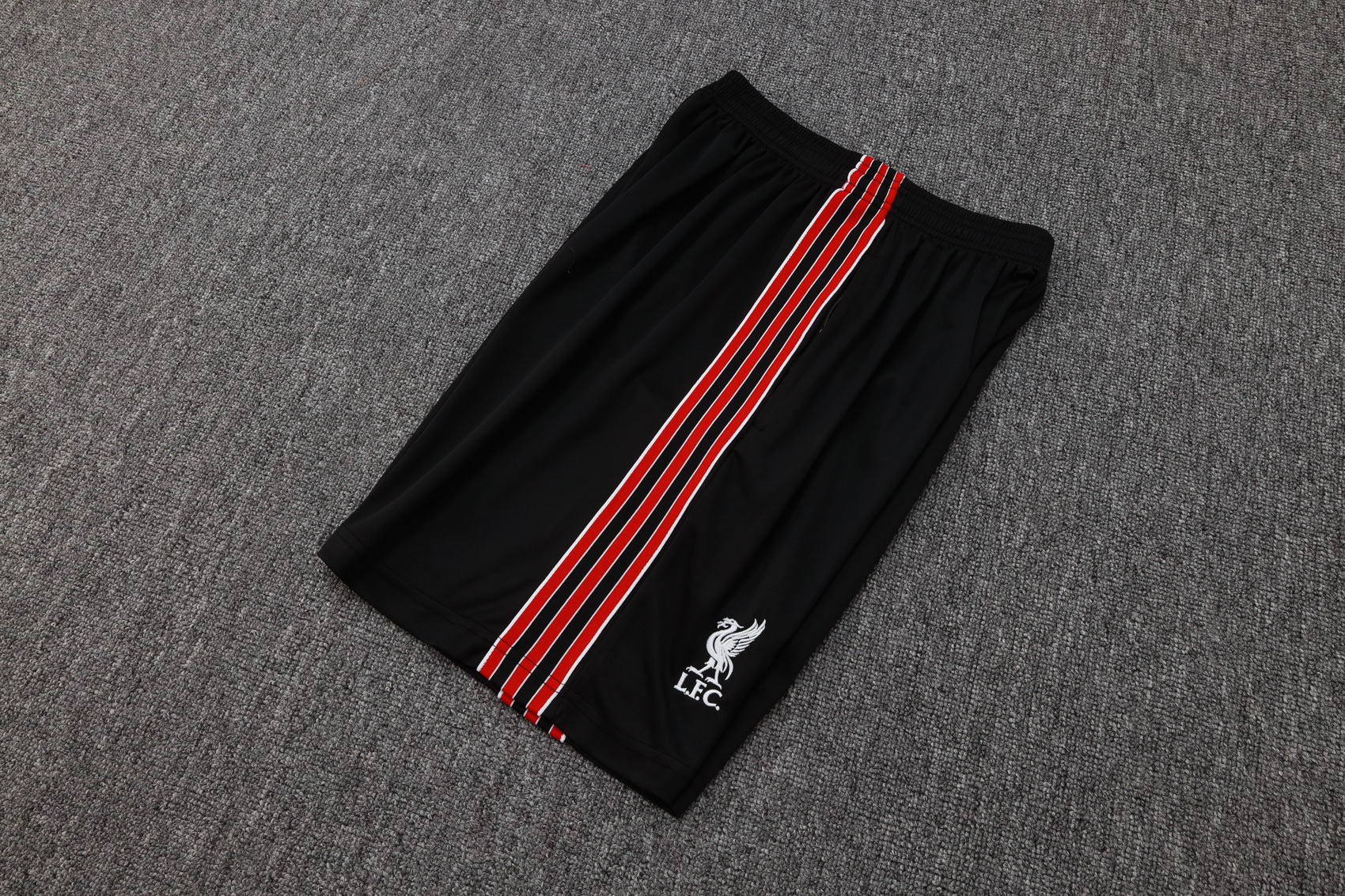 Liverpool Sleeveless Training Kit Red 2025/26 - Image 3