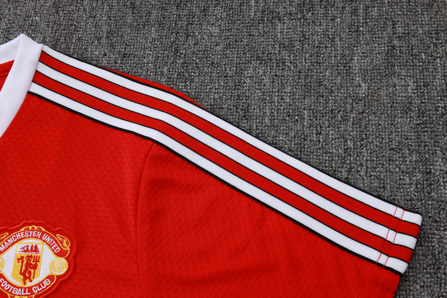 Manchester United Training Jersey Kit Red 2025/26 - Image 3