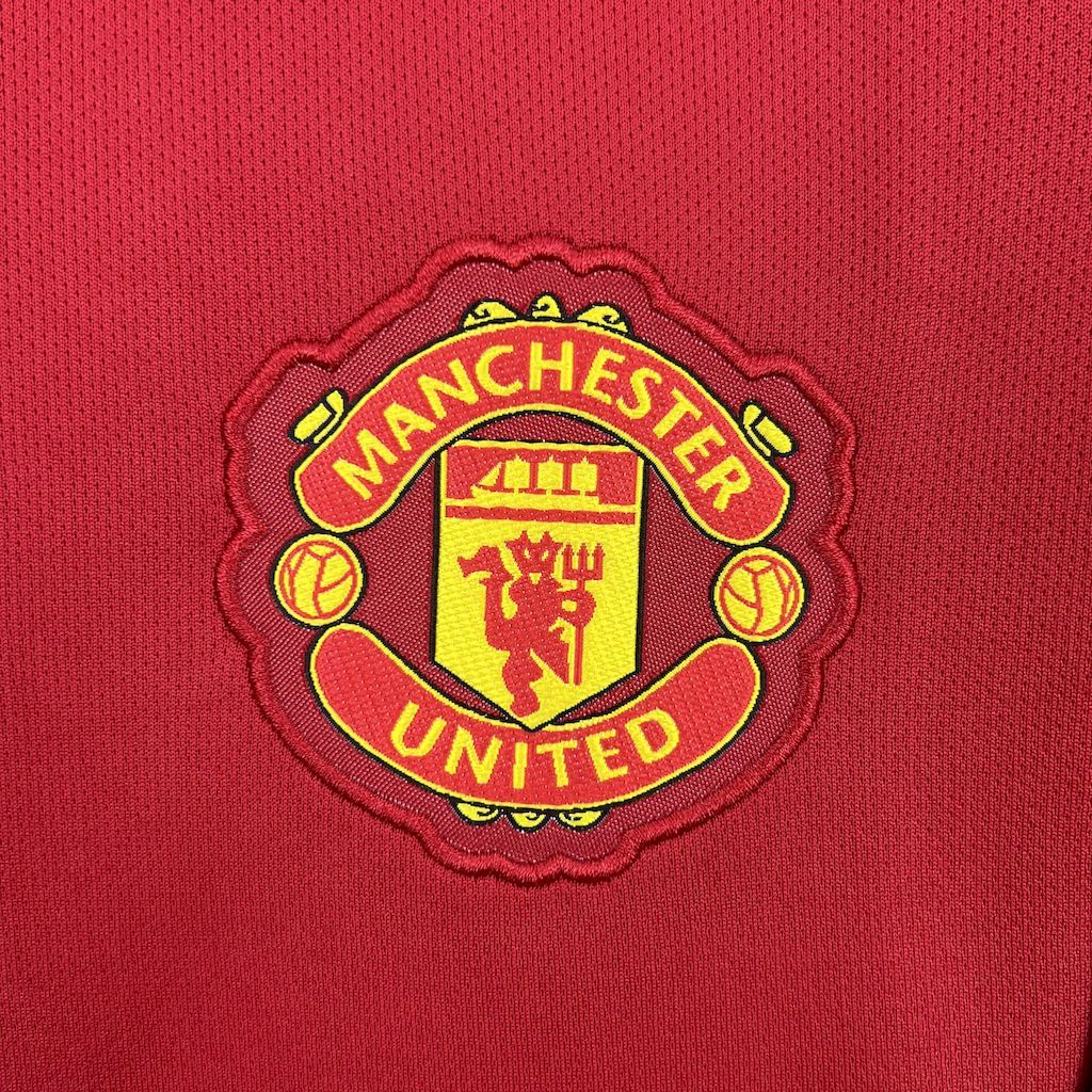 Manchester United Home Women's Football Jersey Shirt 2025/26 - Image 4