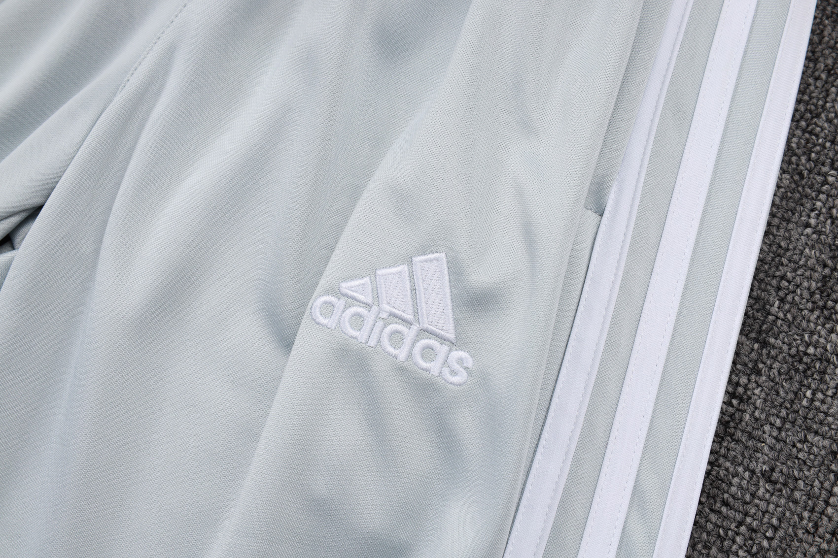 Bayern Munich Training Kit (Sweatshirt+Pants) Light Grey 2025/26 - Image 6