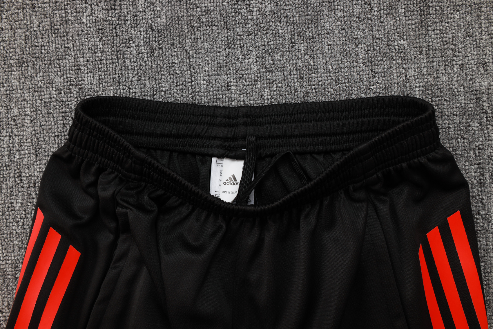 Liverpool Sleeveless Training Kit Black 2025/26 - Image 3