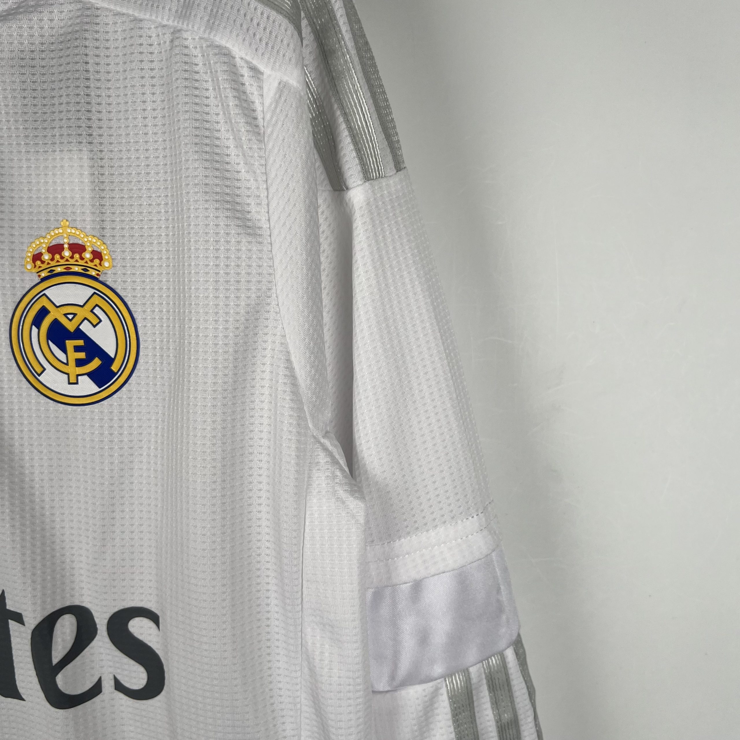 Real Madrid Retro Jersey Home Long Sleeve Custom Soccer Shirt 2015/16 - Image 3