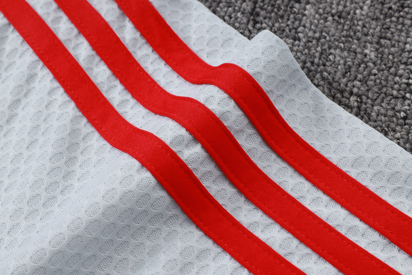 Bayern Munich Training Kit (Polo+Pants) Gray 2025/26 - Image 3